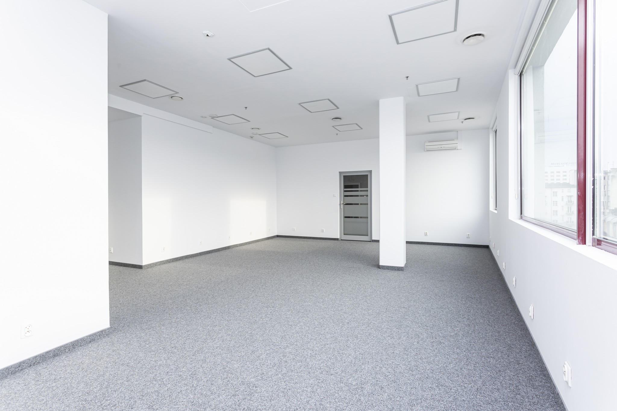 4_03_BATORY_BIURA_L-303_s