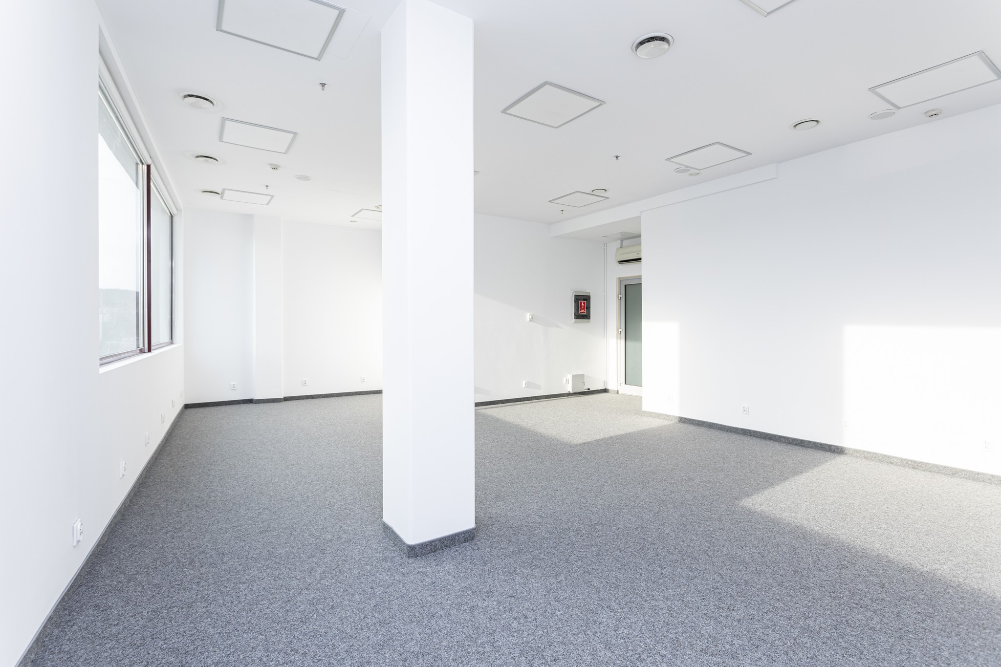 4_04_BATORY_BIURA_L-303_s