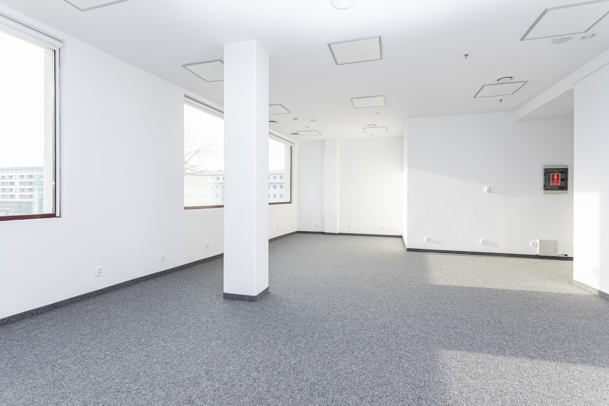 4_06_BATORY_BIURA_L-303_s