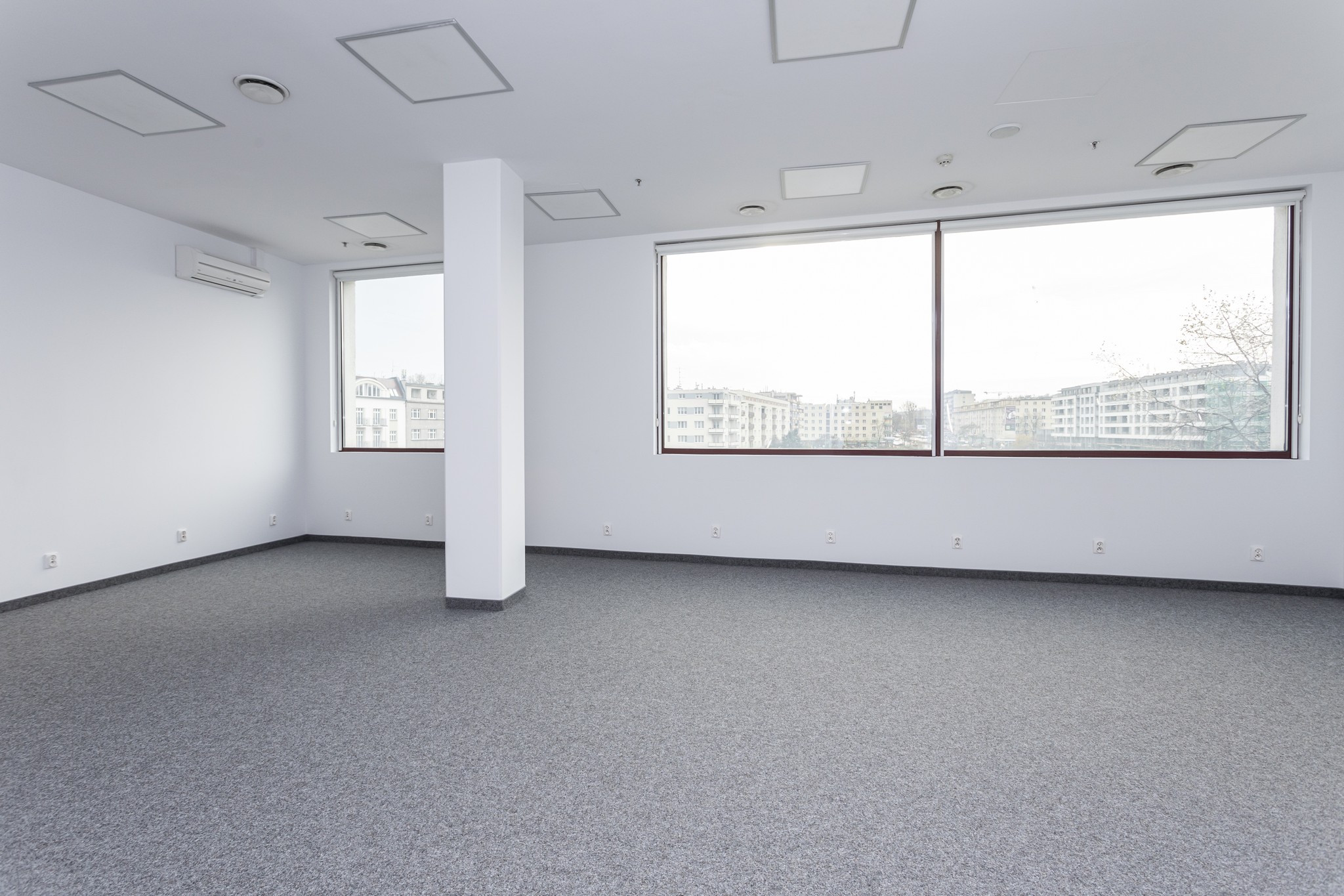 4_07_BATORY_BIURA_L-303_s